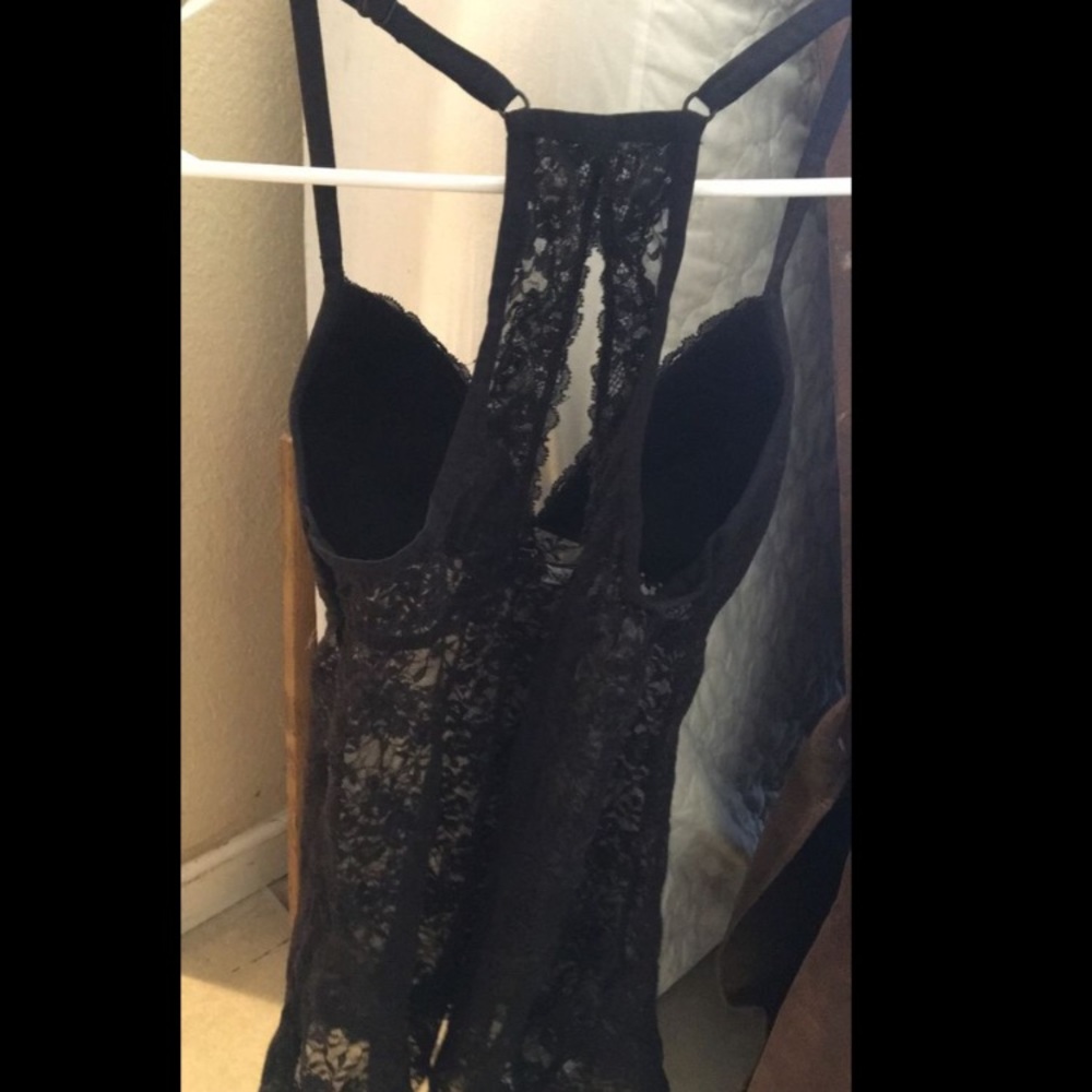 Lingerie - Picture 2 of 4